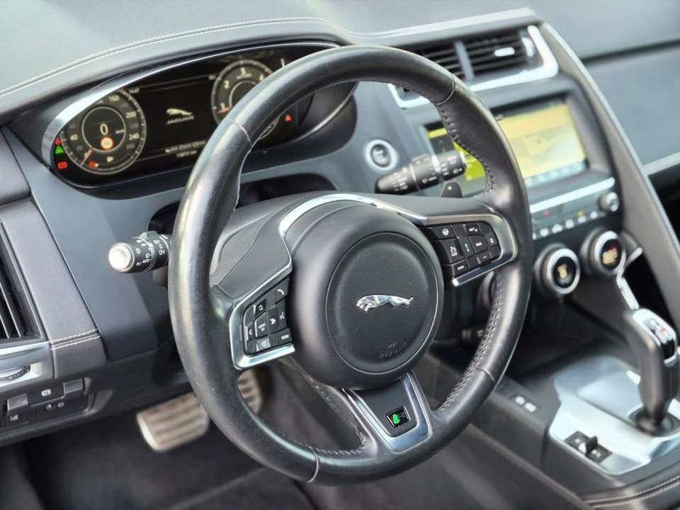 Jaguar E-Pace - Imagem 12