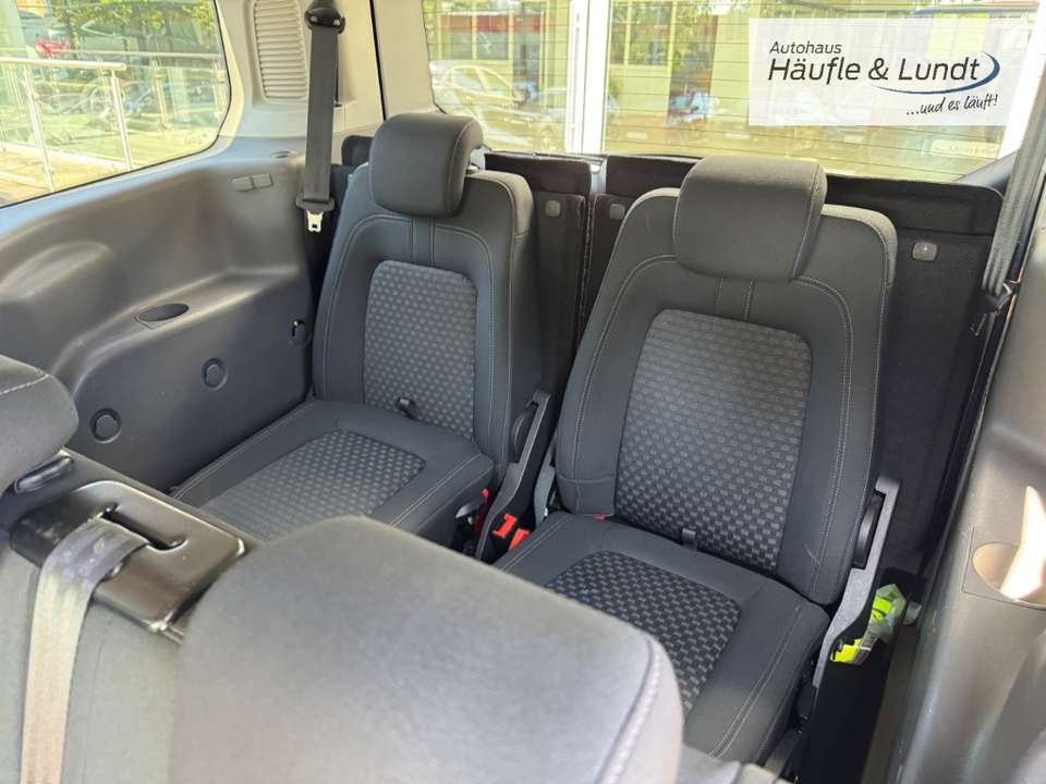Ford Grand Tourneo - Imagem 12