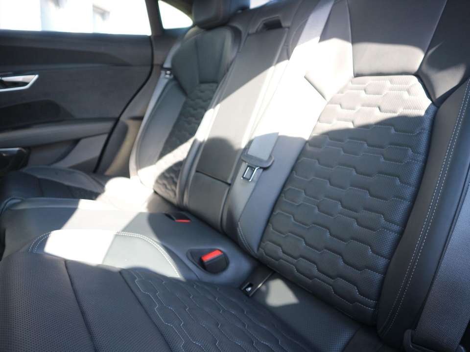 Audi RS e-tron GT - Imagem 14