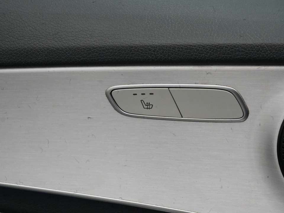 Mercedes-Benz C 300 - Imagem 9