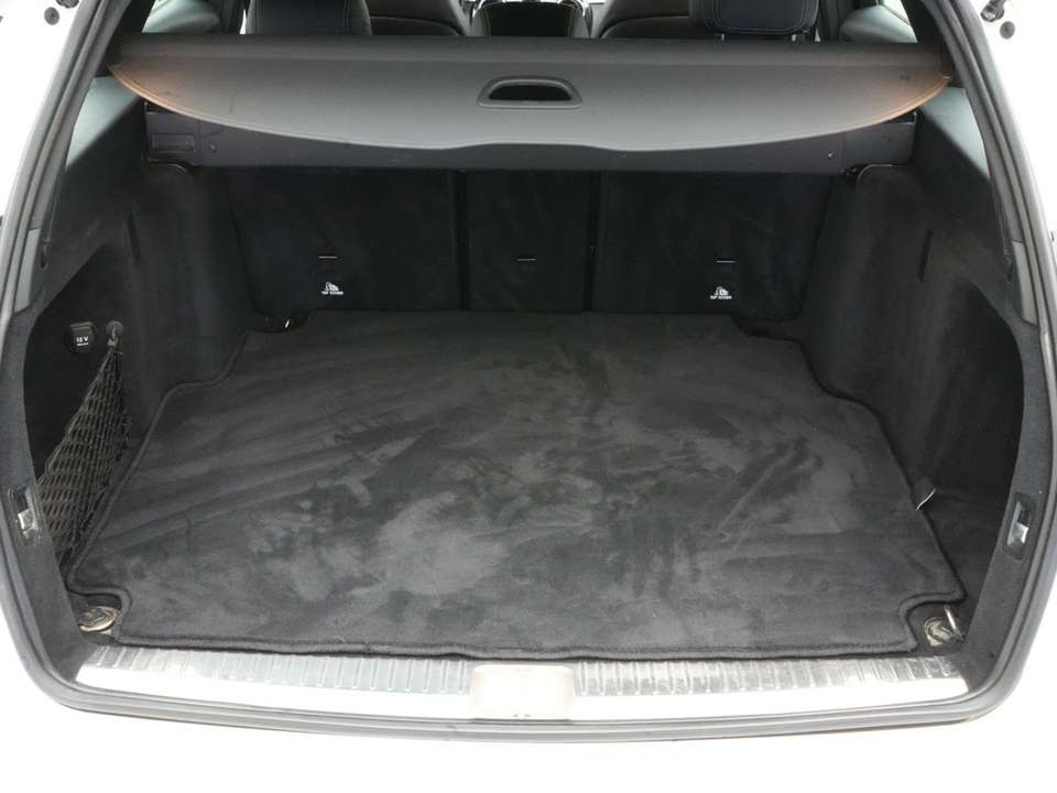 Mercedes-Benz C 300 - Imagem 11