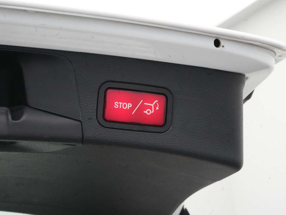 Mercedes-Benz C 300 - Imagem 12
