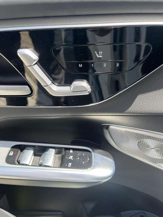 Mercedes-Benz GLC 300 - Imagem 11