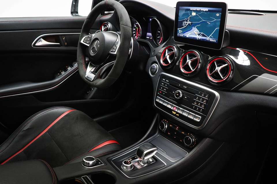 Mercedes-Benz CLA 45 AMG - Imagem 3