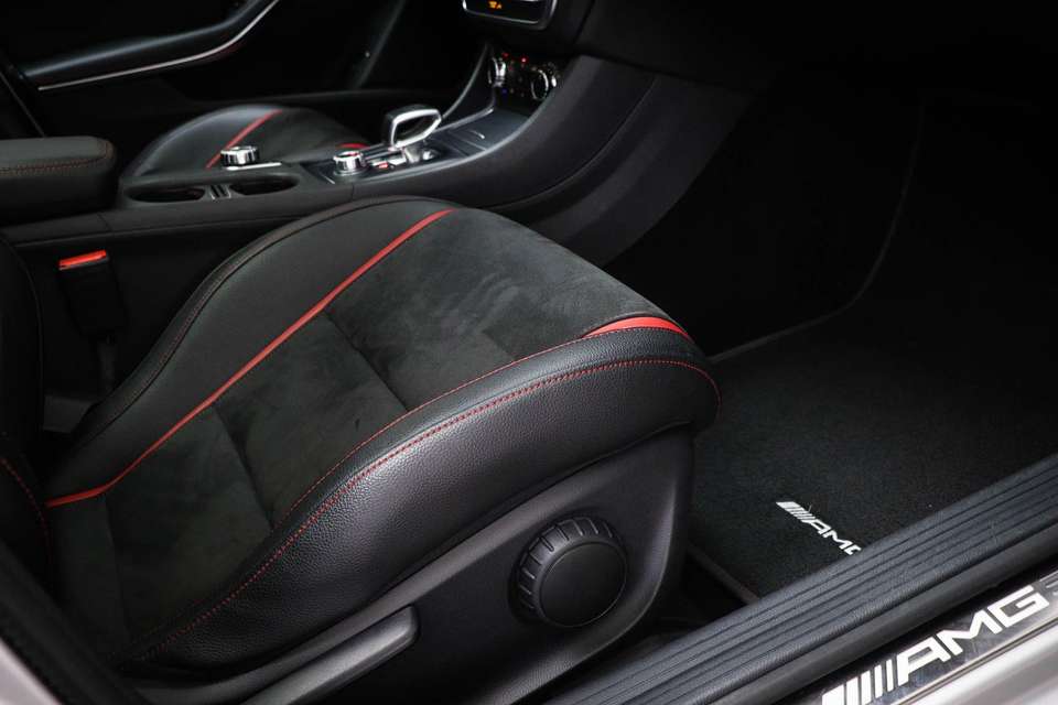 Mercedes-Benz CLA 45 AMG - Imagem 17