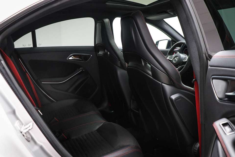 Mercedes-Benz CLA 45 AMG - Imagem 18