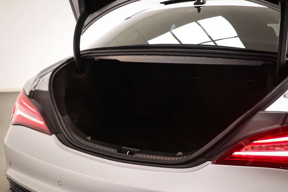 Mercedes-Benz CLA 45 AMG - Imagem 20