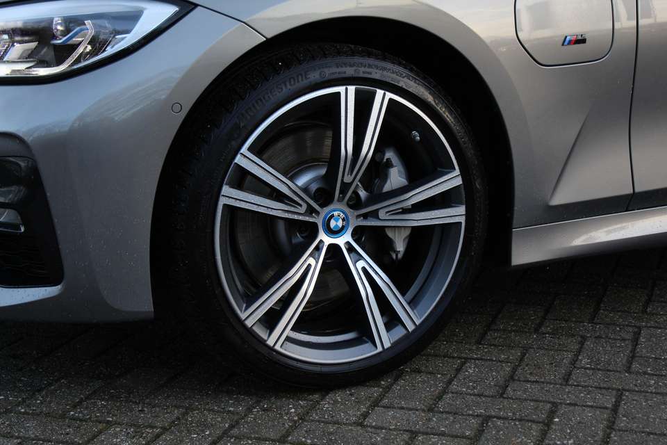 BMW 330 - Imagem 11