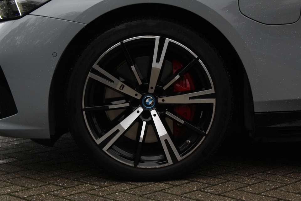 BMW 550 - Imagem 11