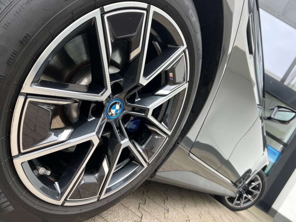 BMW i4 - Imagem 4