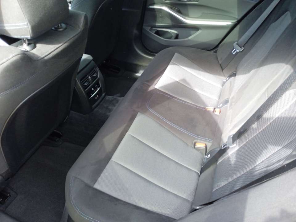 BMW 330 - Imagem 12