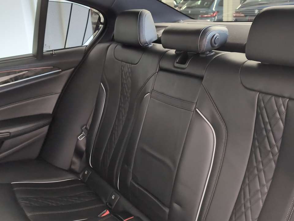 BMW M550 - Imagem 4