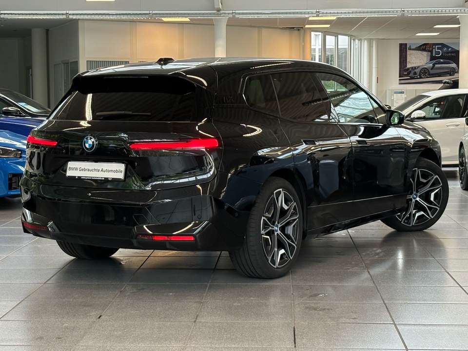 BMW iX - Imagem 2