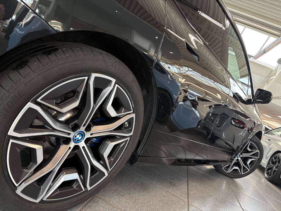 BMW iX - Imagem 3