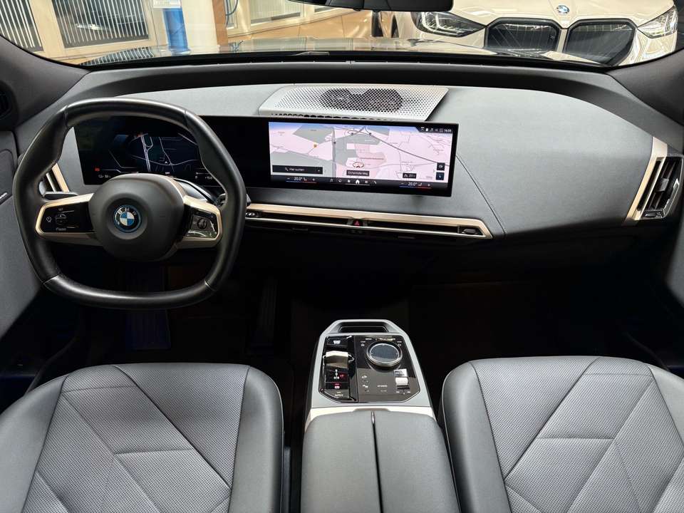 BMW iX - Imagem 9