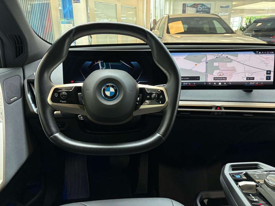 BMW iX - Imagem 13