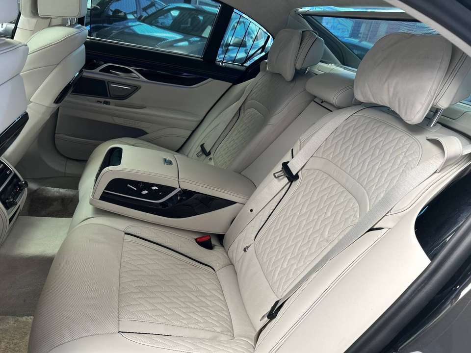 BMW 745 - Imagem 8