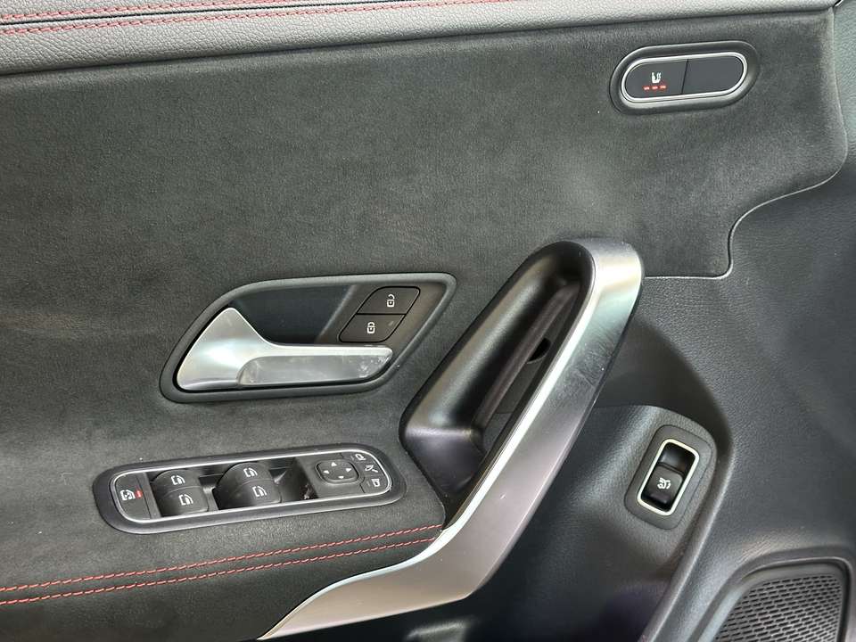 Mercedes-Benz CLA 200 - Imagem 13