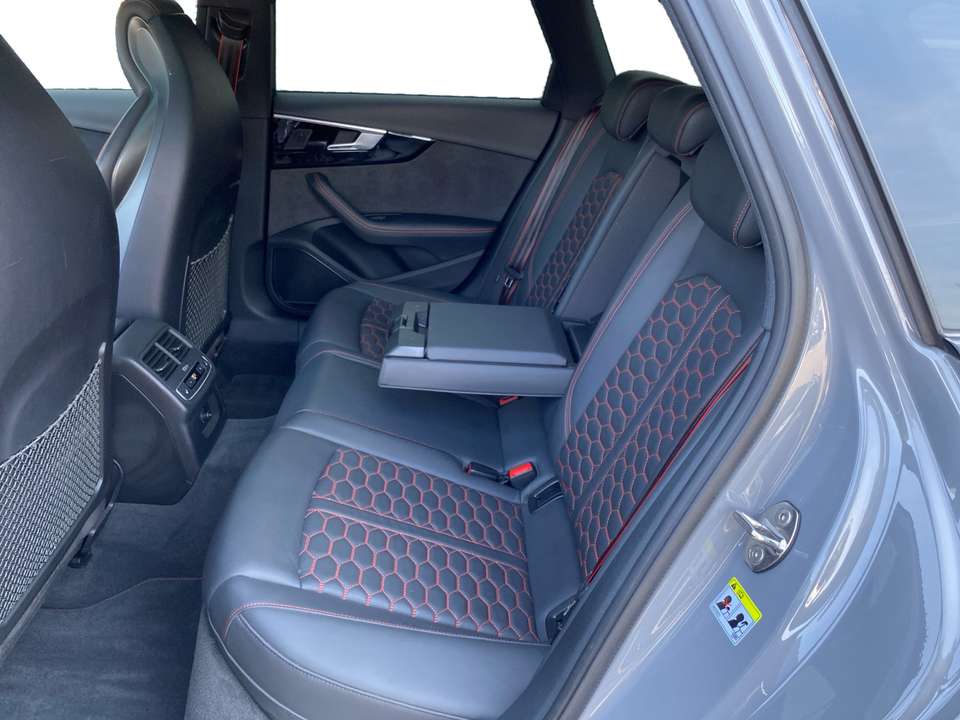 Audi RS4 - Imagem 11