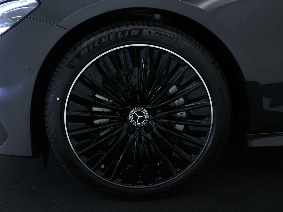 Mercedes-Benz E 300 - Imagem 4