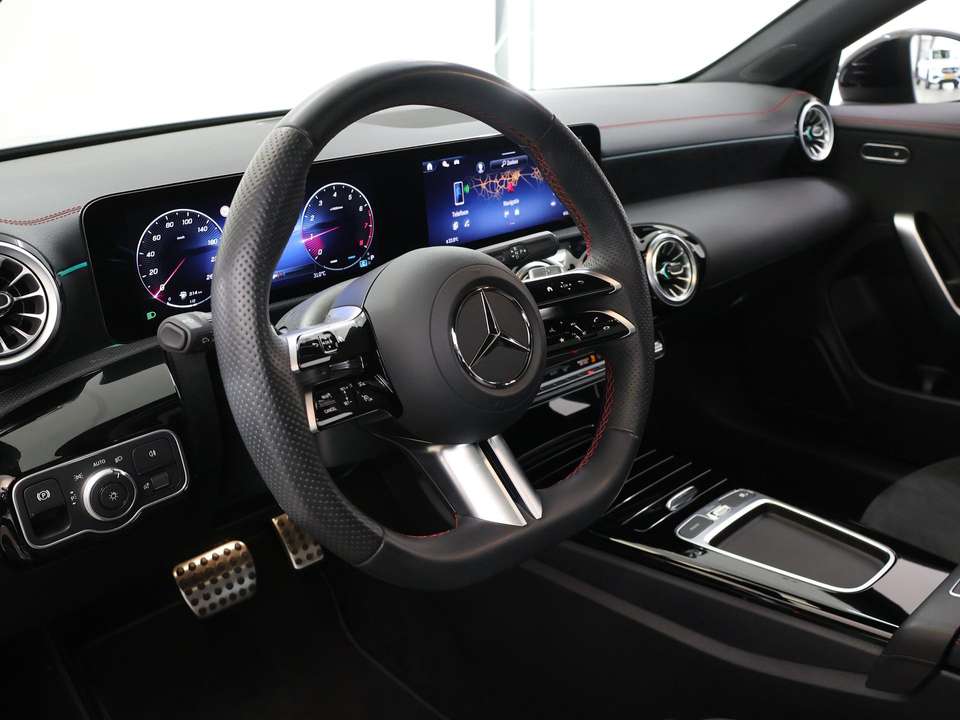 Mercedes-Benz CLA 180 - Imagem 7