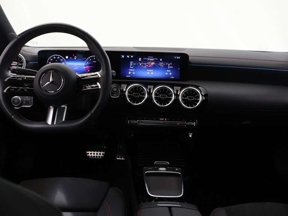 Mercedes-Benz CLA 180 - Imagem 8