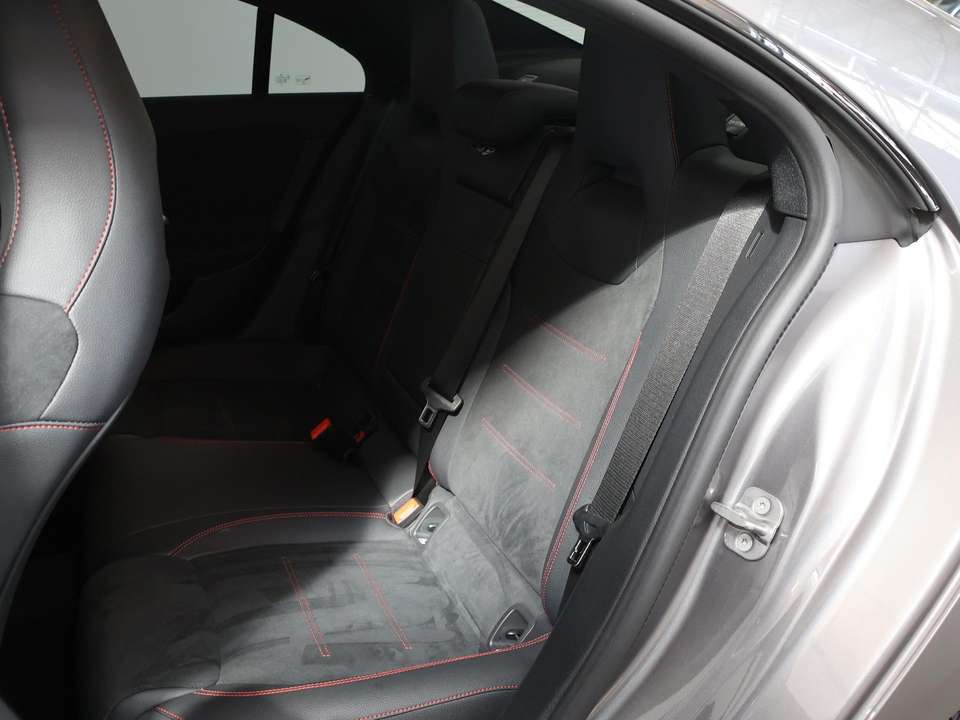 Mercedes-Benz CLA 180 - Imagem 11
