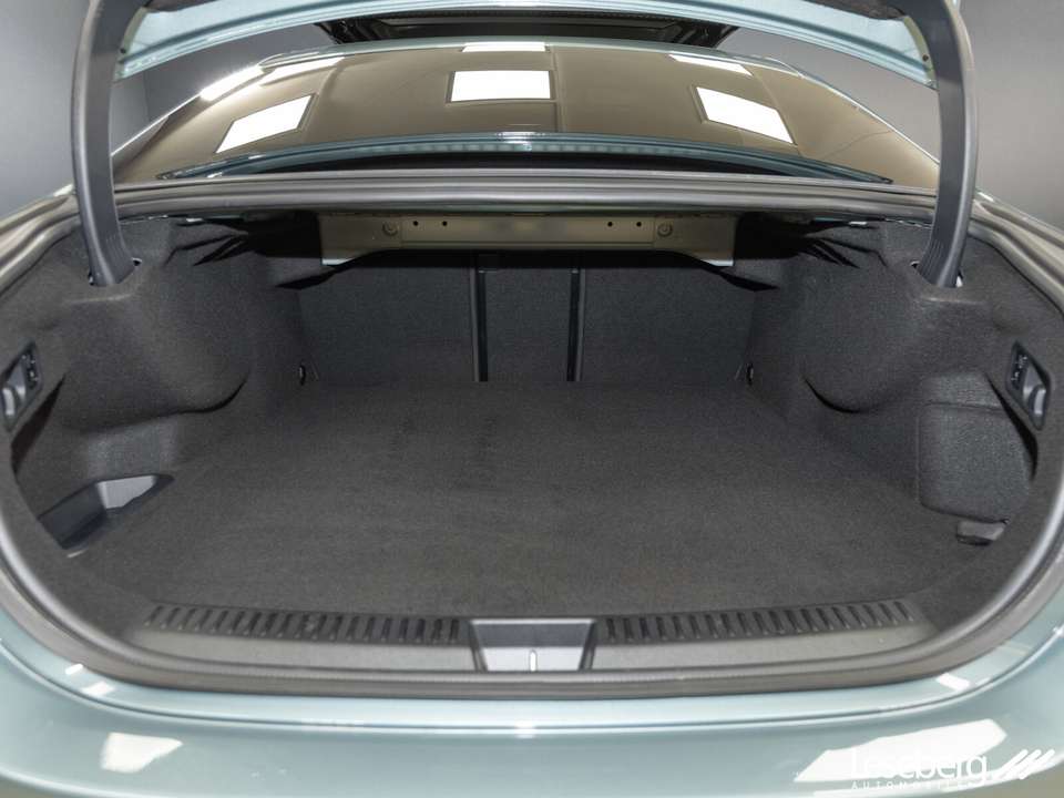 Mercedes-Benz E 300 - Imagem 9