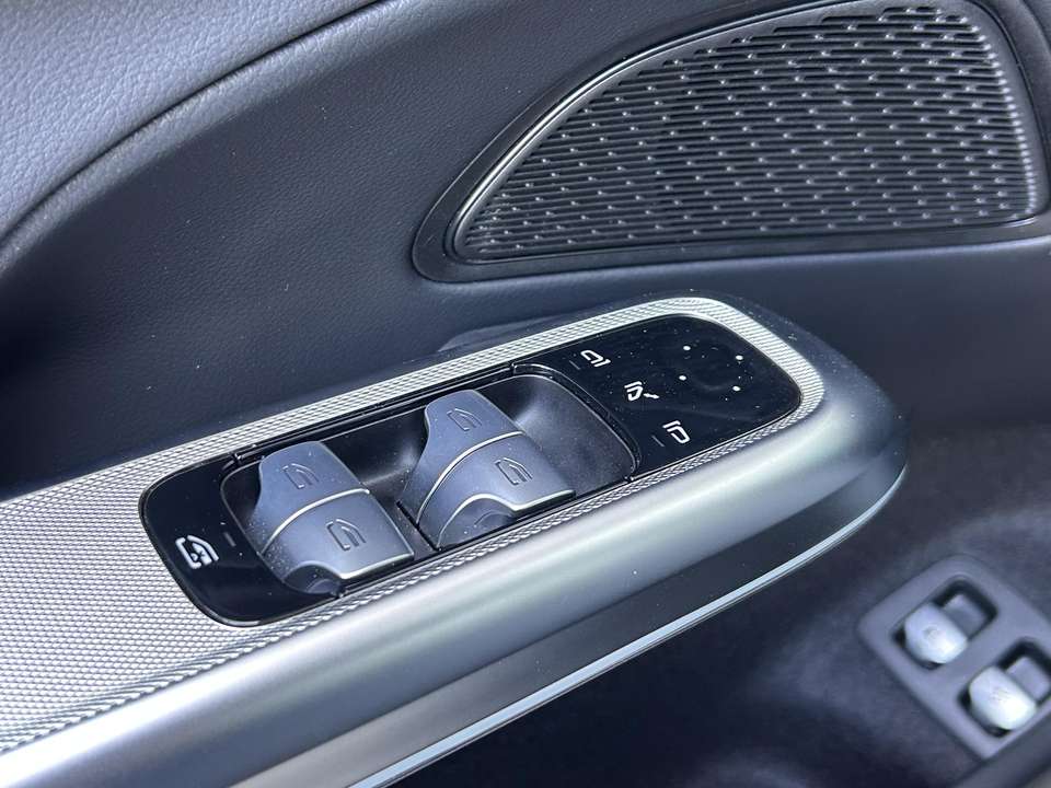 Mercedes-Benz E 300 - Imagem 12