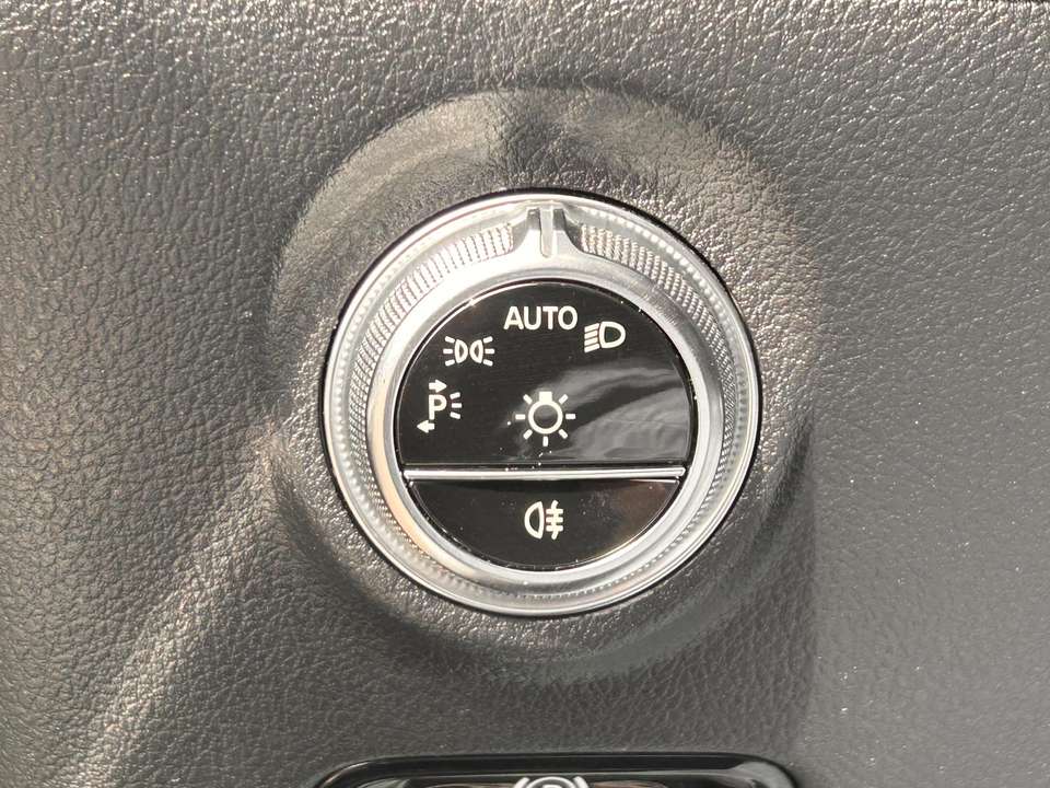 Mercedes-Benz C 180 - Imagem 12