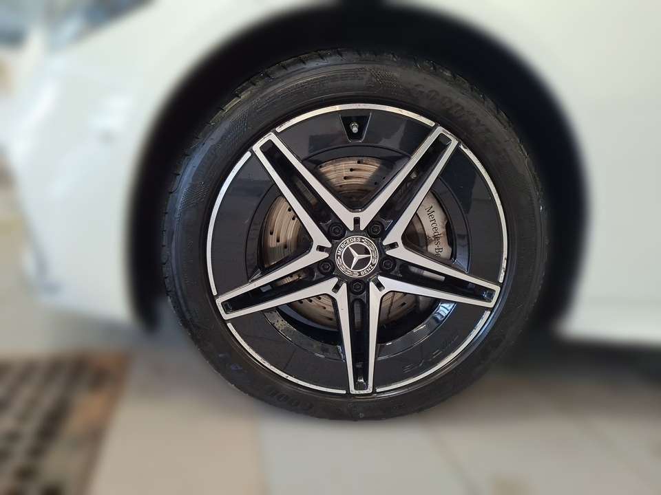Mercedes-Benz C 300 - Imagem 12