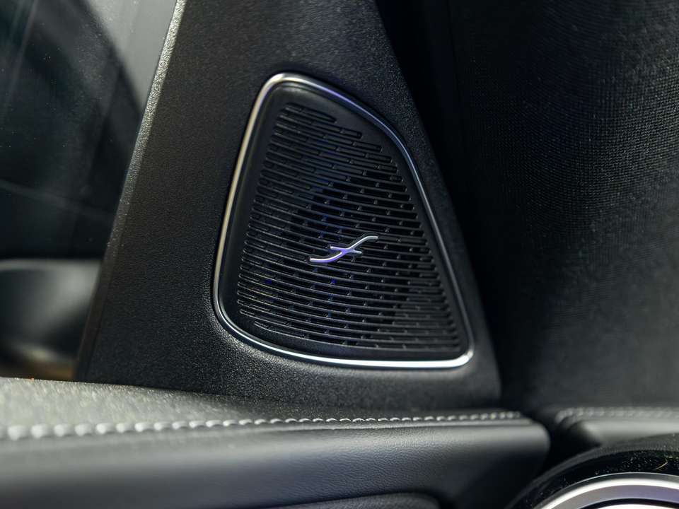 Mercedes-Benz C 300 - Imagem 11