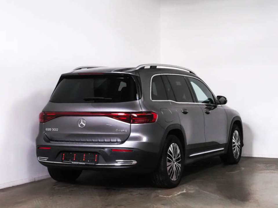 Mercedes-Benz EQB 300 - Imagem 3