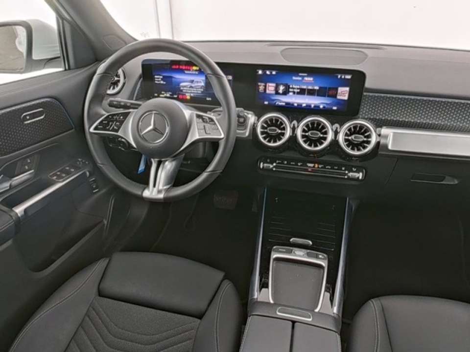Mercedes-Benz EQB 300 - Imagem 6