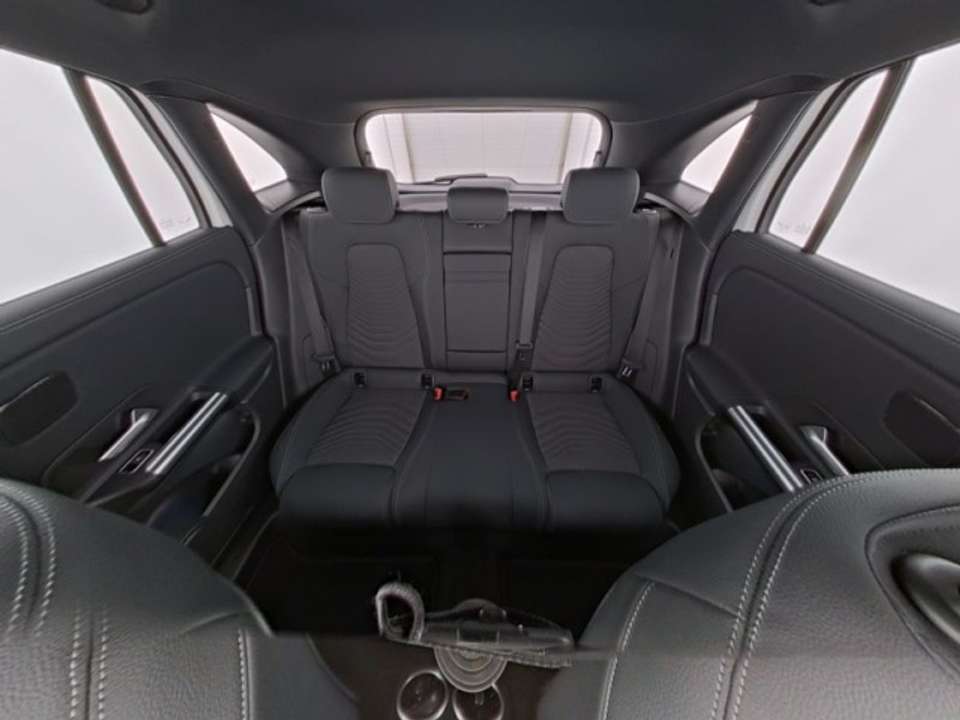 Mercedes-Benz EQA 250 - Imagem 8