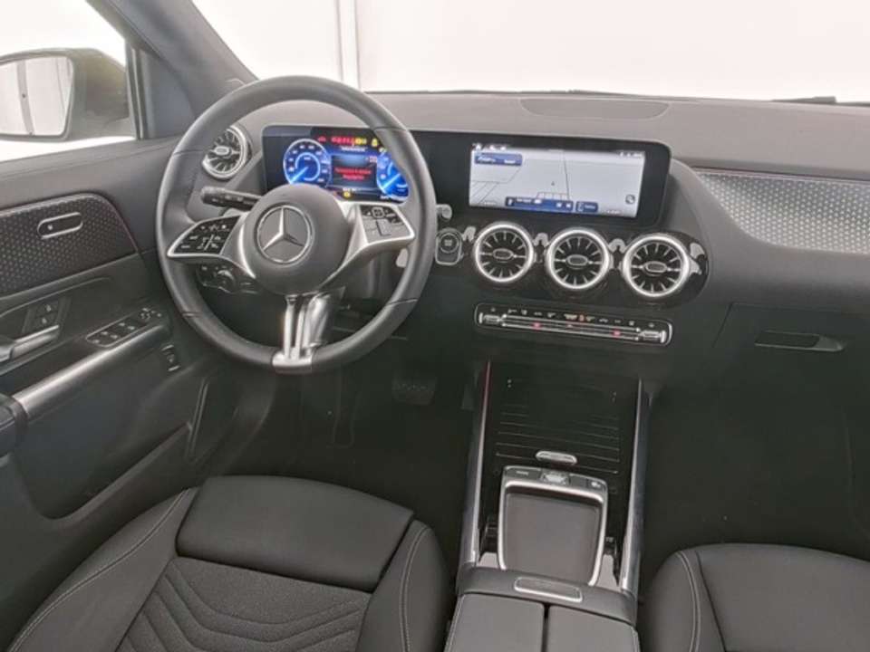 Mercedes-Benz EQA 300 - Imagem 7