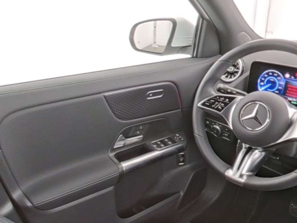 Mercedes-Benz EQA 250 - Imagem 9