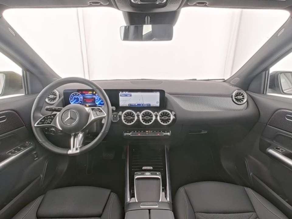 Mercedes-Benz EQA 300 - Imagem 8