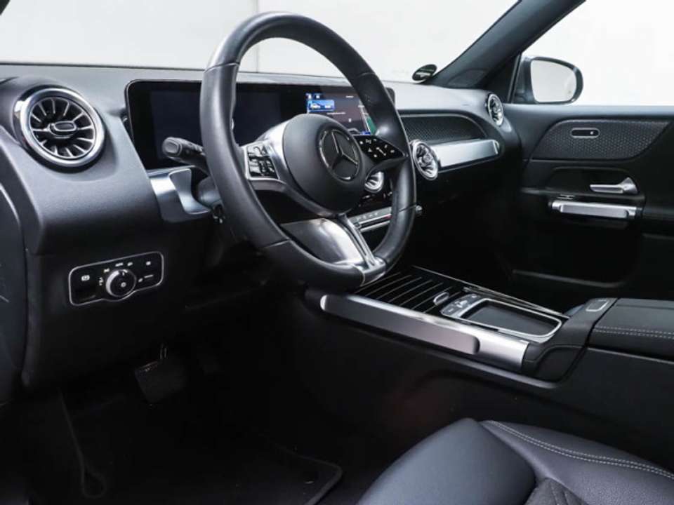 Mercedes-Benz EQB 300 - Imagem 8