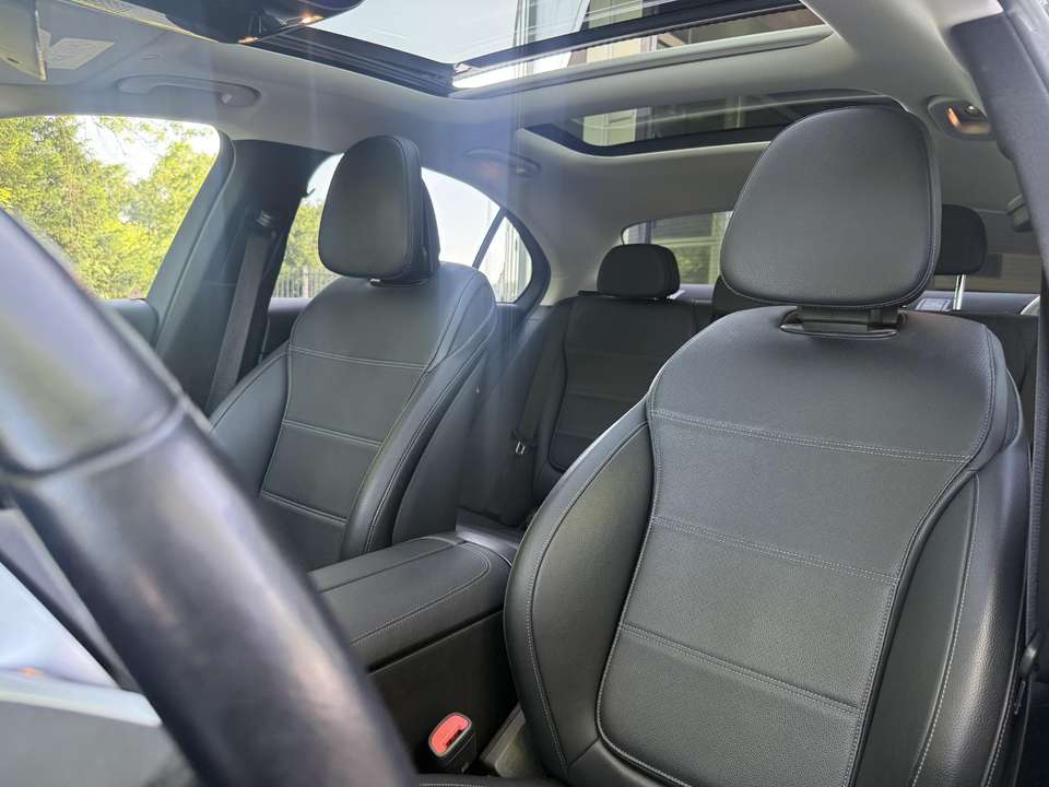 Mercedes-Benz C 180 - Imagem 12