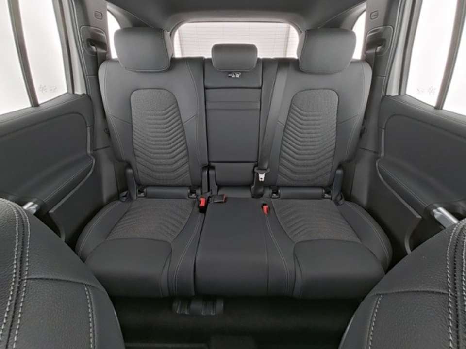 Mercedes-Benz EQB 300 - Imagem 8