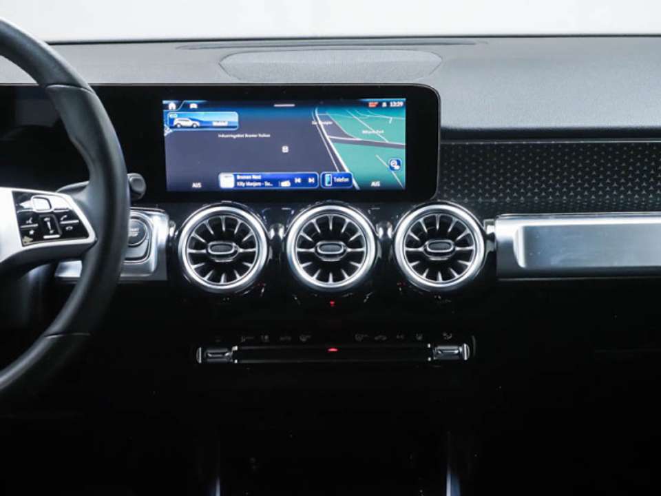 Mercedes-Benz EQB 300 - Imagem 9