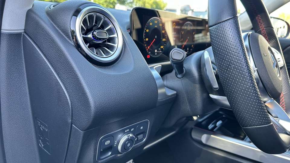 Mercedes-Benz GLB 250 - Imagem 12