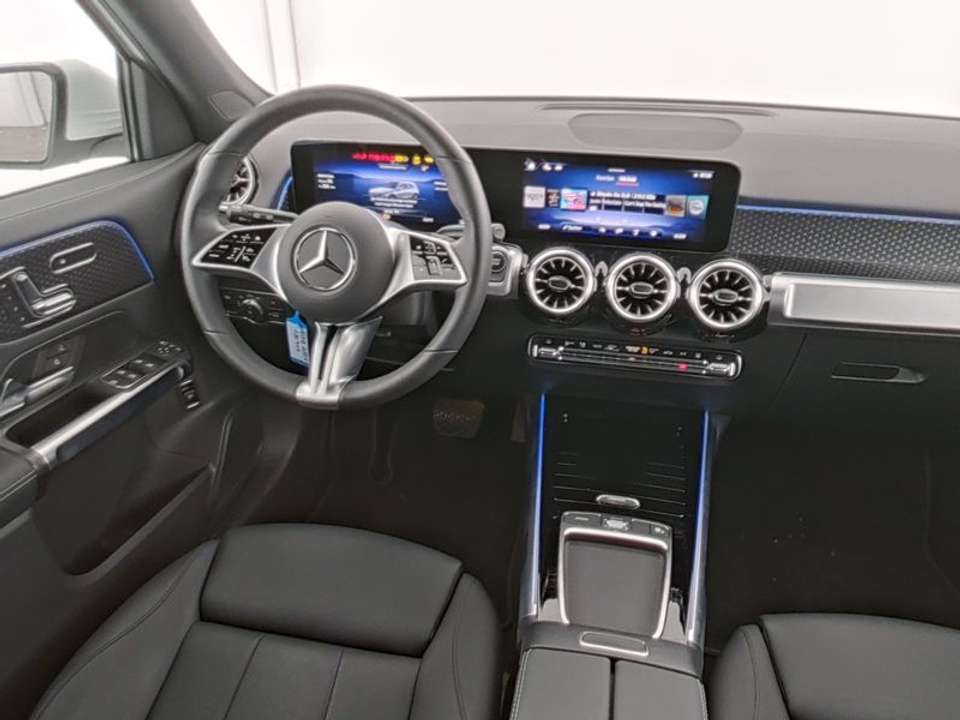 Mercedes-Benz EQB 250 - Imagem 6