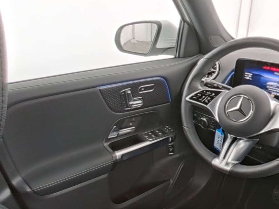 Mercedes-Benz EQB 250 - Imagem 9