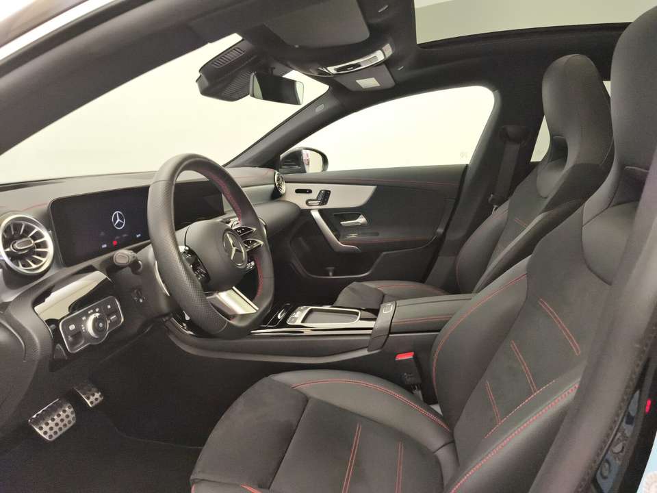 Mercedes-Benz CLA 180 - Imagem 11
