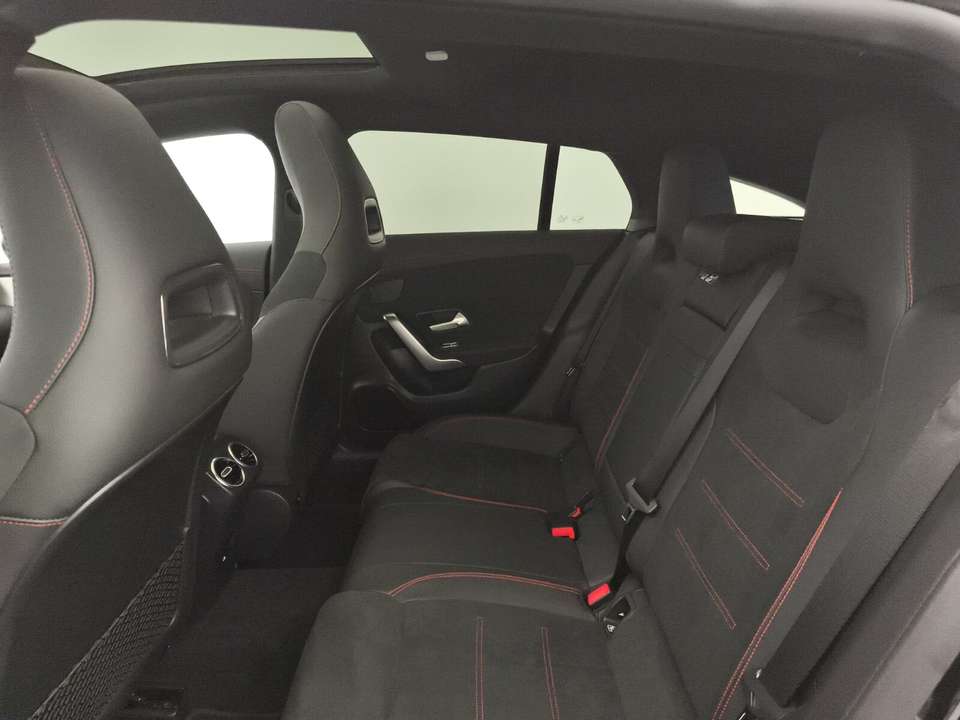 Mercedes-Benz CLA 180 - Imagem 12