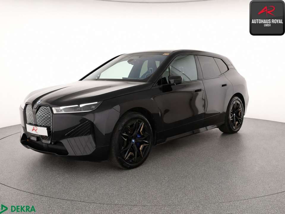 BMW iX - Imagem 1