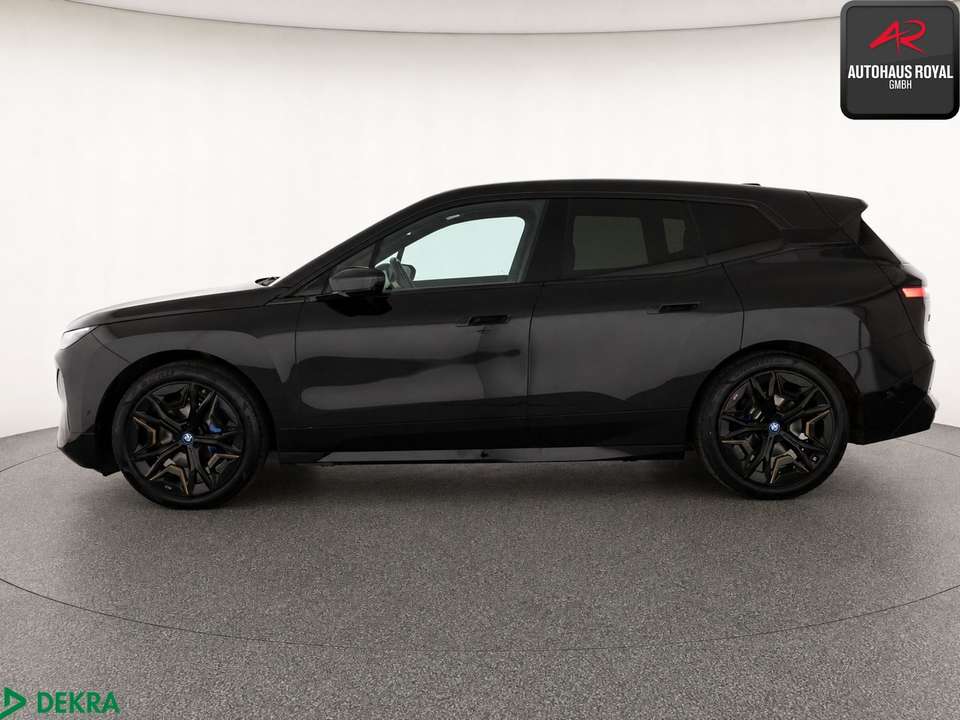 BMW iX - Imagem 2