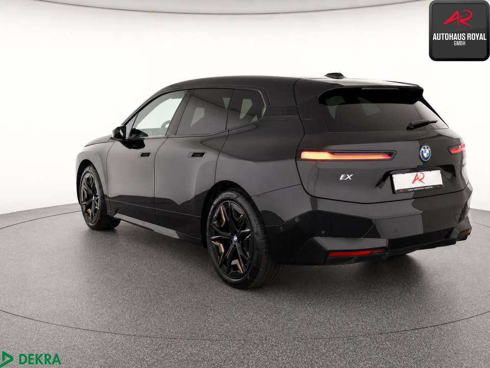 BMW iX - Imagem 3